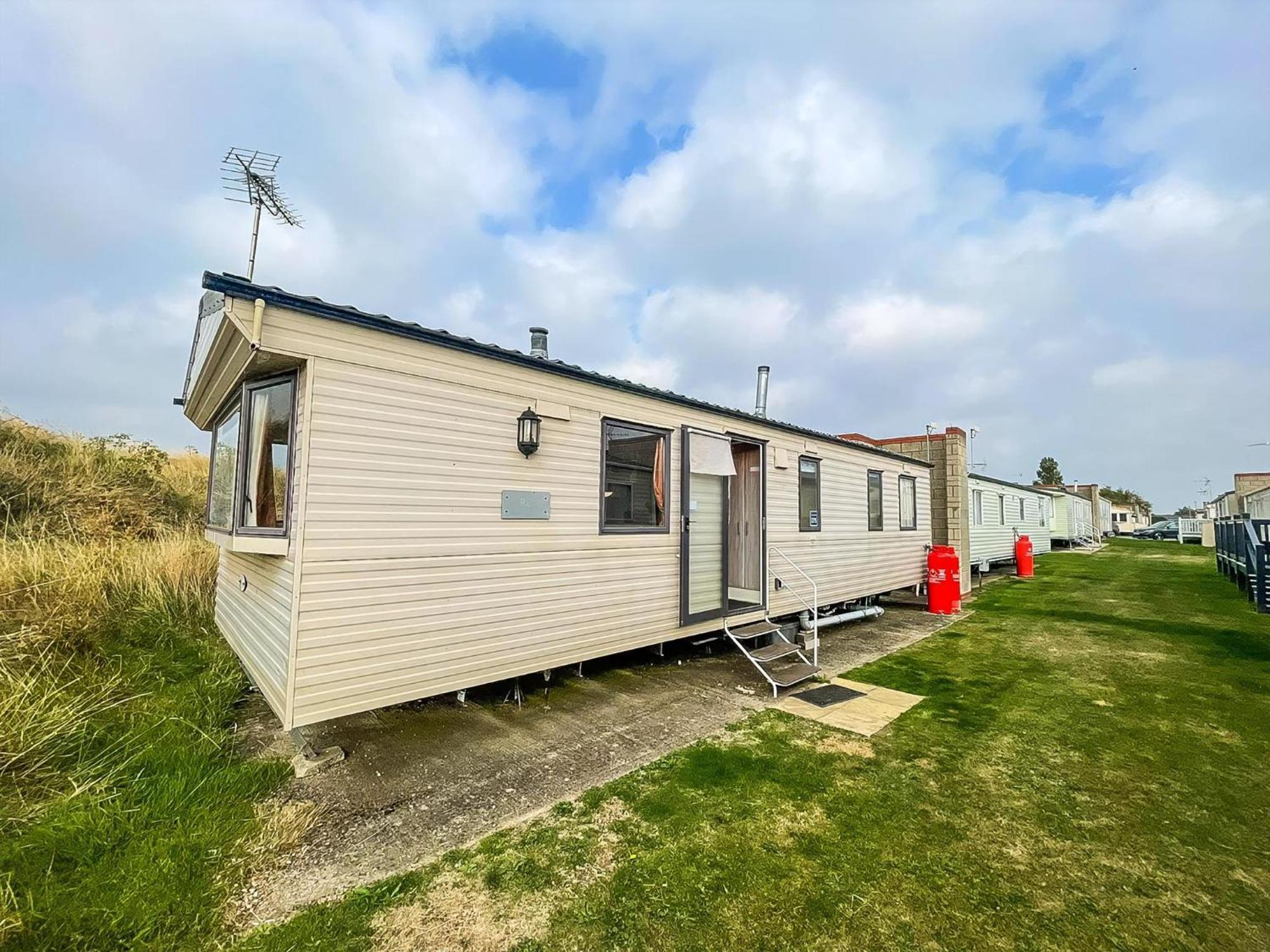 Lovely 6 Berth Caravan At Naze Marine Holiday Park In Essex Ref 17275C Walton-on-the-Naze Exterior photo