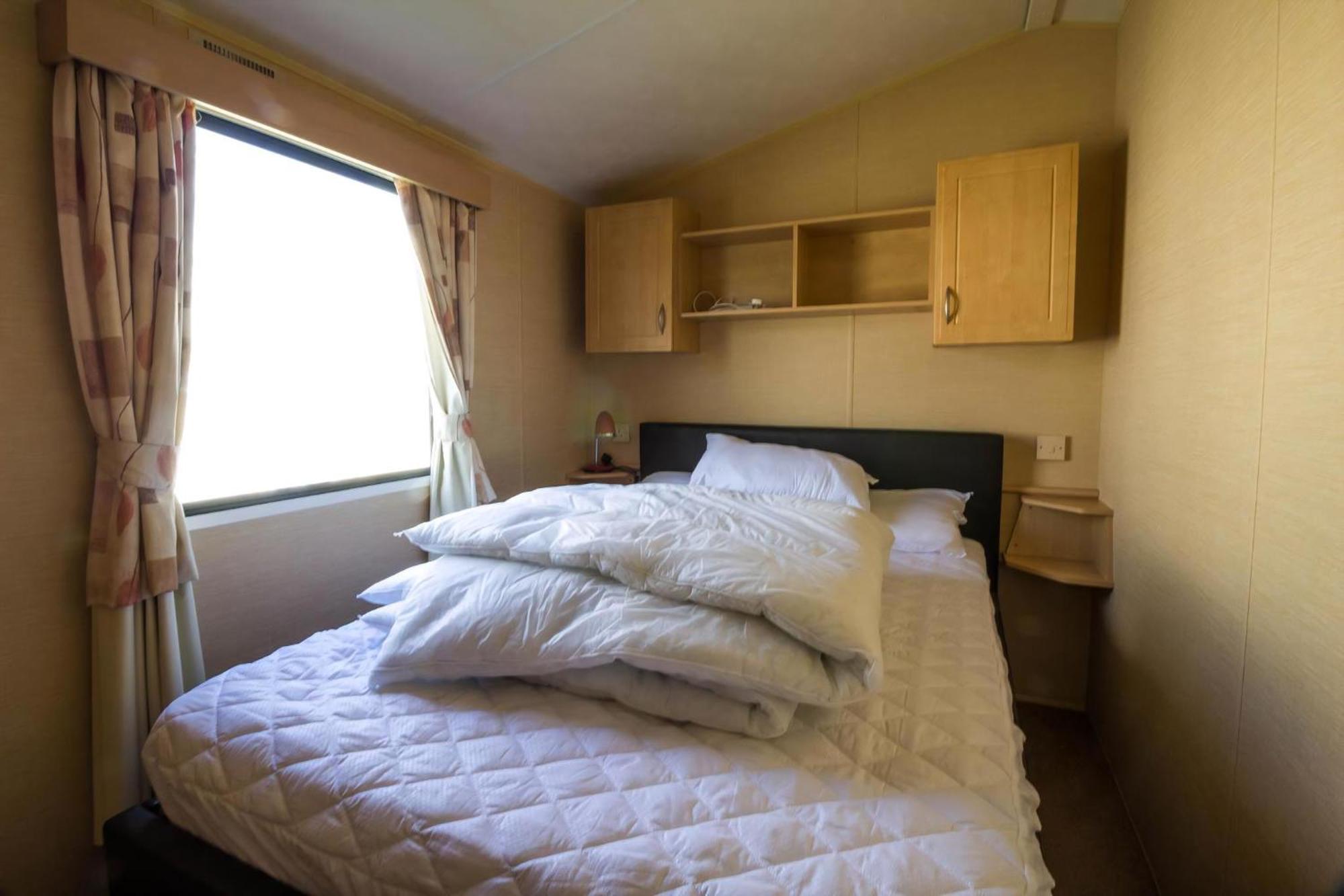 Lovely 6 Berth Caravan At Naze Marine Holiday Park In Essex Ref 17275C Walton-on-the-Naze Exterior photo