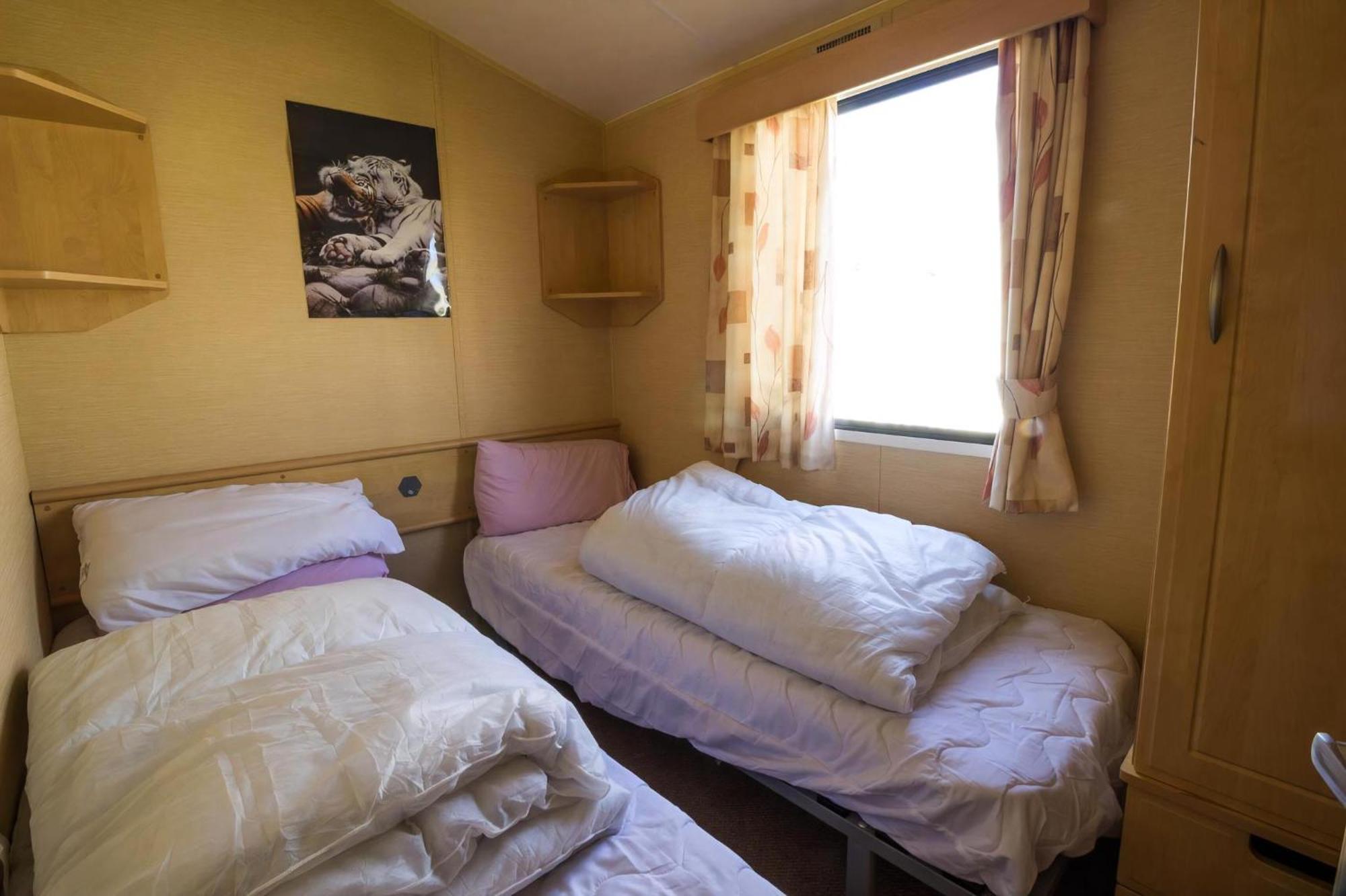 Lovely 6 Berth Caravan At Naze Marine Holiday Park In Essex Ref 17275C Walton-on-the-Naze Exterior photo
